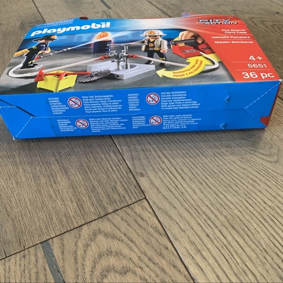 New Playmobil CITY ACTION Fire Rescue Carry Case #5651 36 Pieces Great Gift 4+ - Picture 4 of 6